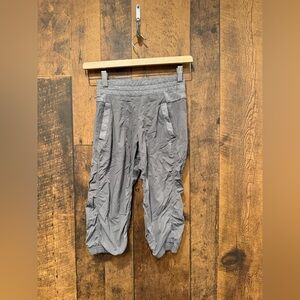 Ivivva by lululemon grey crops studio size 8 EUC